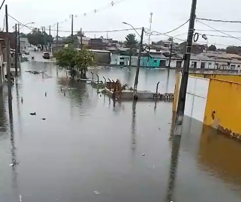 Lagoa de captação transborda novamente no Jardim Primavera, Zona Norte de Natal