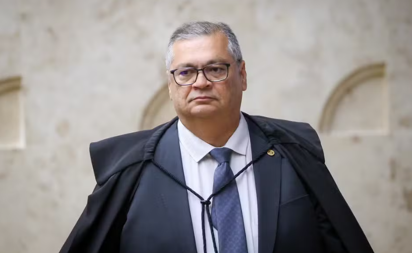 Flávio Dino engaveta caso do senador flagrado com dinheiro na cueca
